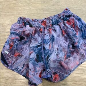 lululemon athletica 2.5 inch low rise hotty hot